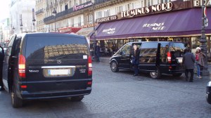 Paris, gare du Nord. La maraude incessante des VTC et des Loti crée la confusion dans les zones d'affluence.