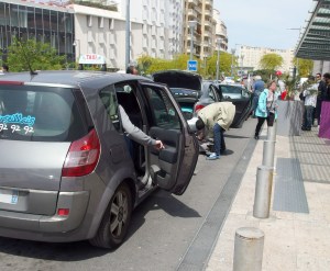 Emaillée de confrontation entre taxis, VTC et Loti, la période estivale a débuté. À Marseille, les taxis sont intervenus pour perturber un meeting de recrutement d'Uber. À Saint-Etienne, le dernier match de l'EUFA Euro s'est fait sous surveillance policière des transporteurs. 