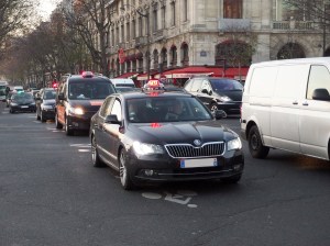 Assumant la modernisation du secteur, les taxis assurent leur service mais restent vigilants quant à l'issue de la médiation VTC / plates-formes.
